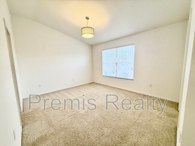 Building Photo - 2043 Strathmill Dr