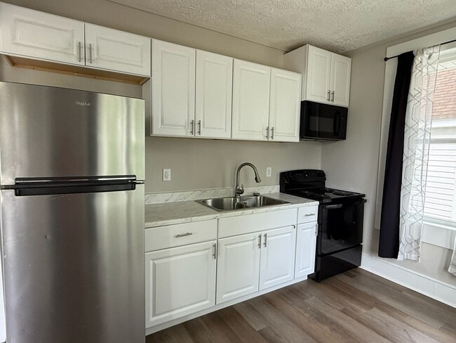 Building Photo - 4 Poplar St