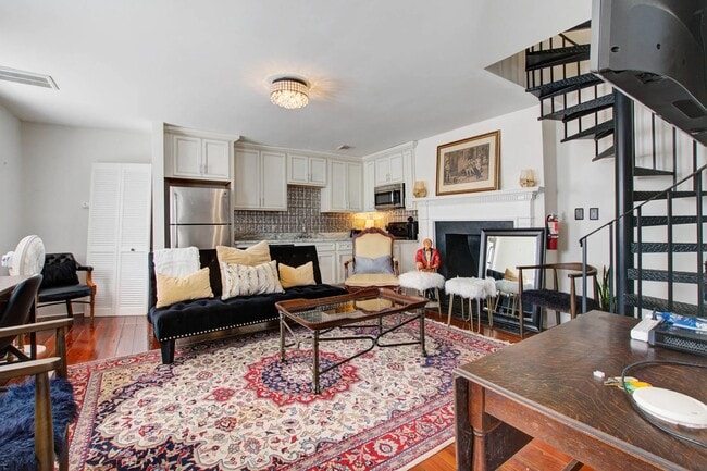 Building Photo - 342 King St