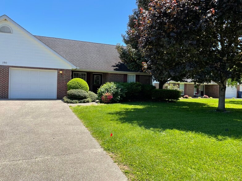 Unit B on Right Hand Side - 190 Scarlet Oak Dr.