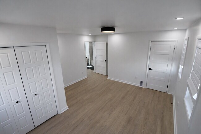 Building Photo - 107 Shoup St