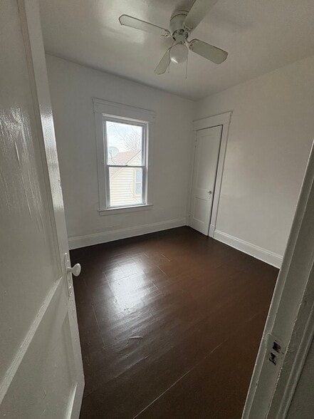 Building Photo - 3026 E 123rd St