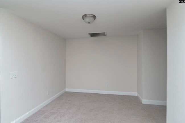 Building Photo - 825 Hidden Point Dr