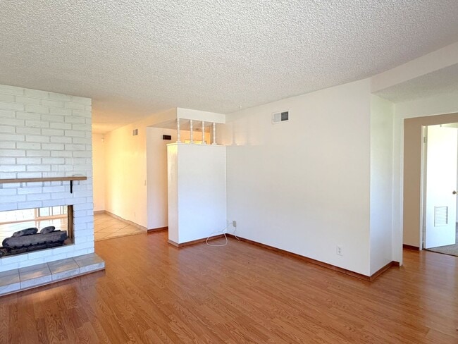 Building Photo - Desirable South East Three Bedroom Home