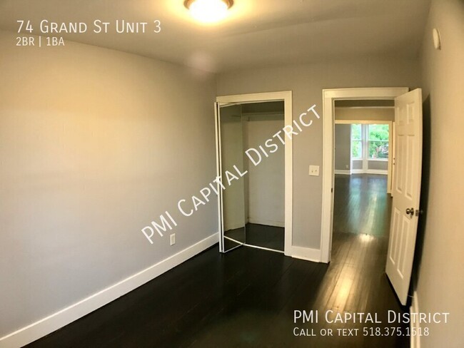 Building Photo - Luxurious, Modern 2 bedroom w/ Den and Cen...