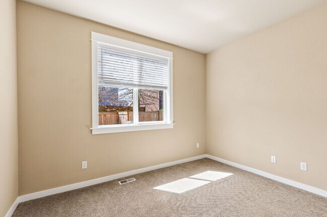 Building Photo - 5 Bedroom 3 Bath Home in Bothell Beaumont Sub Division $4300