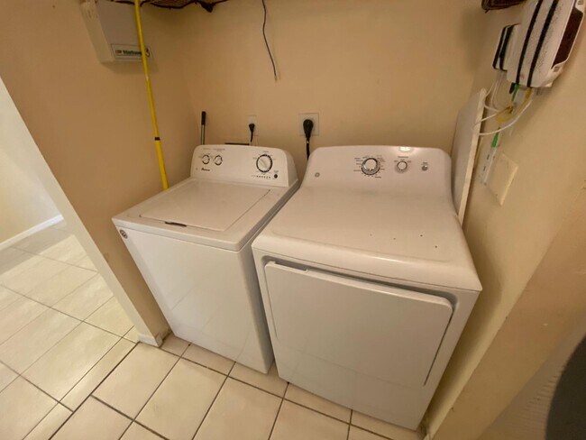 Building Photo - 4211 San Marino Blvd