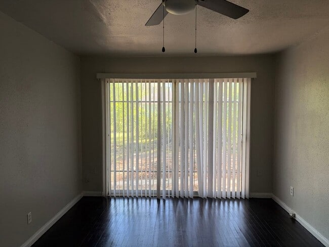 Building Photo - 5782 Belcrest St