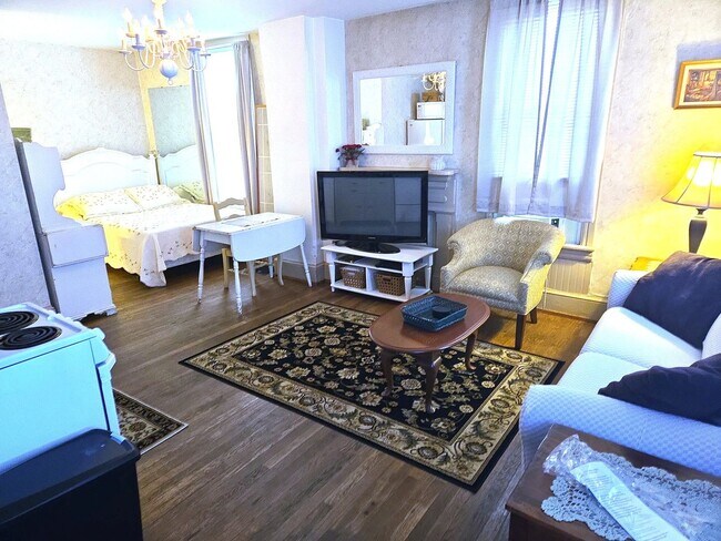 Building Photo - 115 S Potomac St