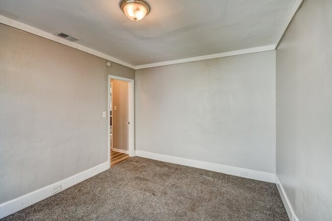 Building Photo - 625 27th St SW