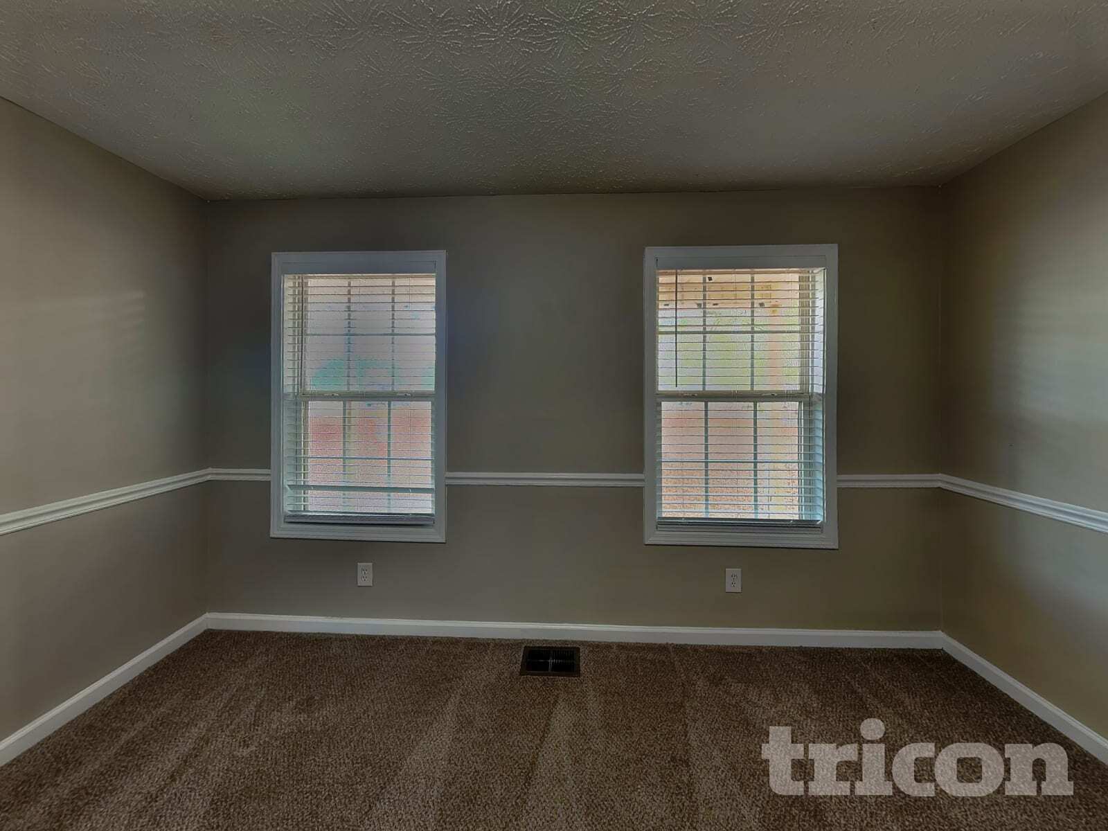 Building Photo - 202 Larson Ln