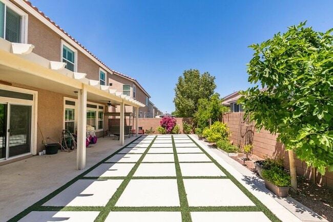 Building Photo - Bright & Spacious 5-Bedroom Home with 3-Car Garage in 89141
