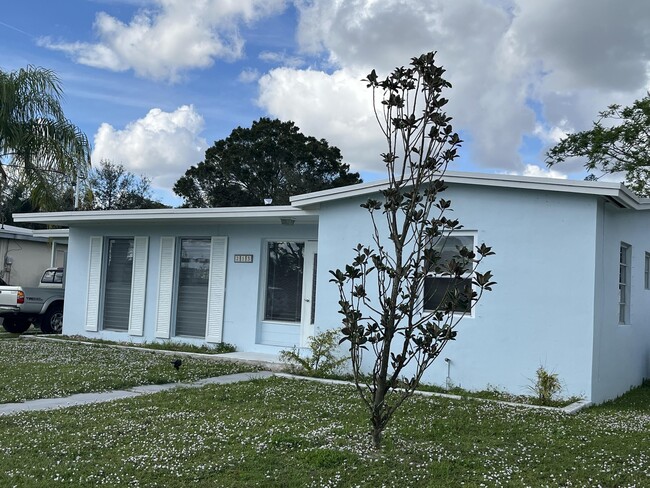 213 NE Prima Vista Blvd 213 NE Prima Vista Blvd Port Saint Lucie FL