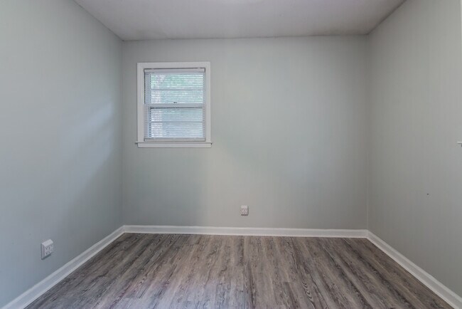 Building Photo - 1527 Tall Pines Cir