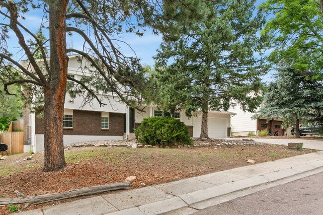 Building Photo - Freshly Renovated 4-Bedroom Home with Over...