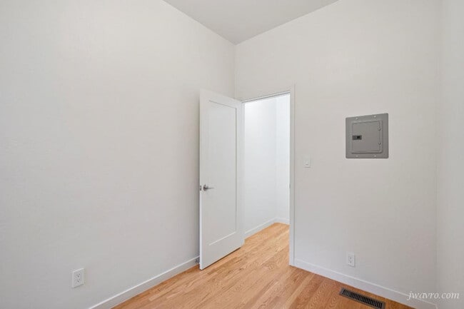 Building Photo - 354 Castro St