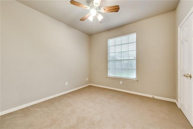 Building Photo - 2016 Deer Path Ct