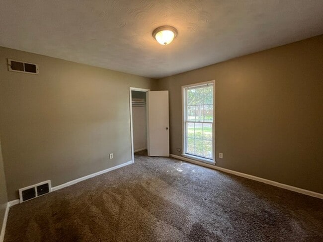 Building Photo - Renovated 4 Bedroom 1 Bath Home for Rent!