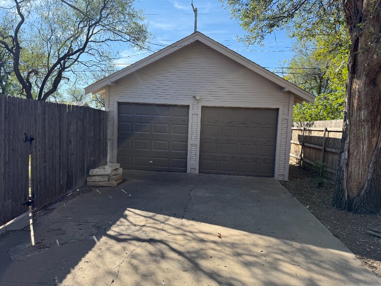 Building Photo - 322 Sunset Terrace