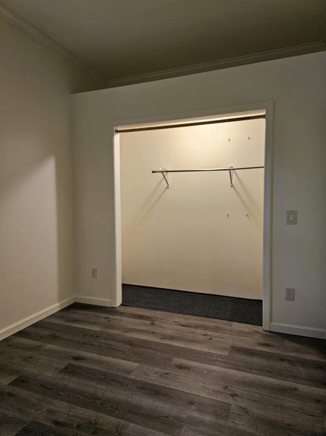 Building Photo - One Bedroom near BGSU Campus