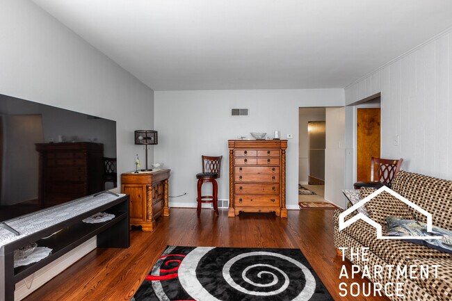 Building Photo - 9056 Lamon Ave