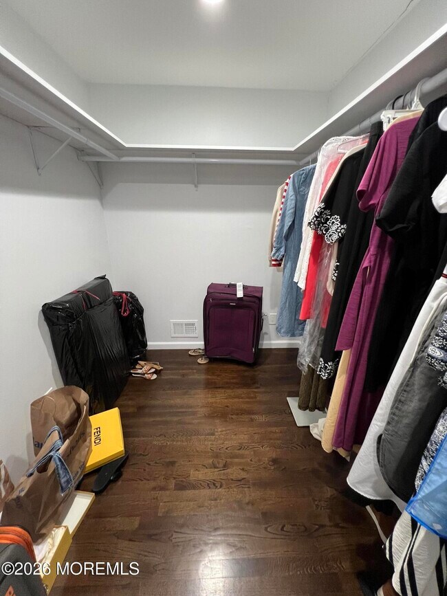 Building Photo - 8 Ridge Rd