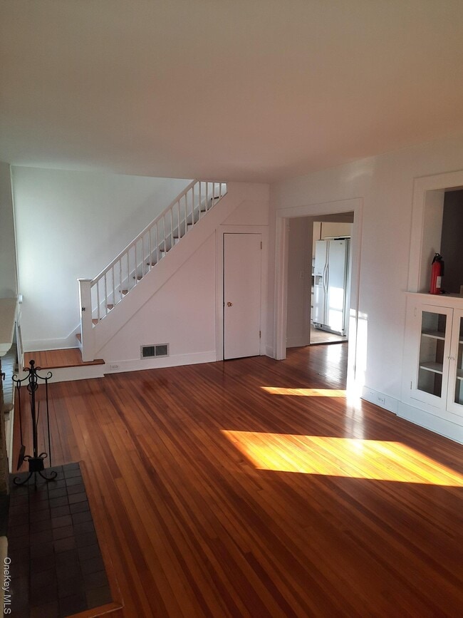 Building Photo - 23 Valley Ave