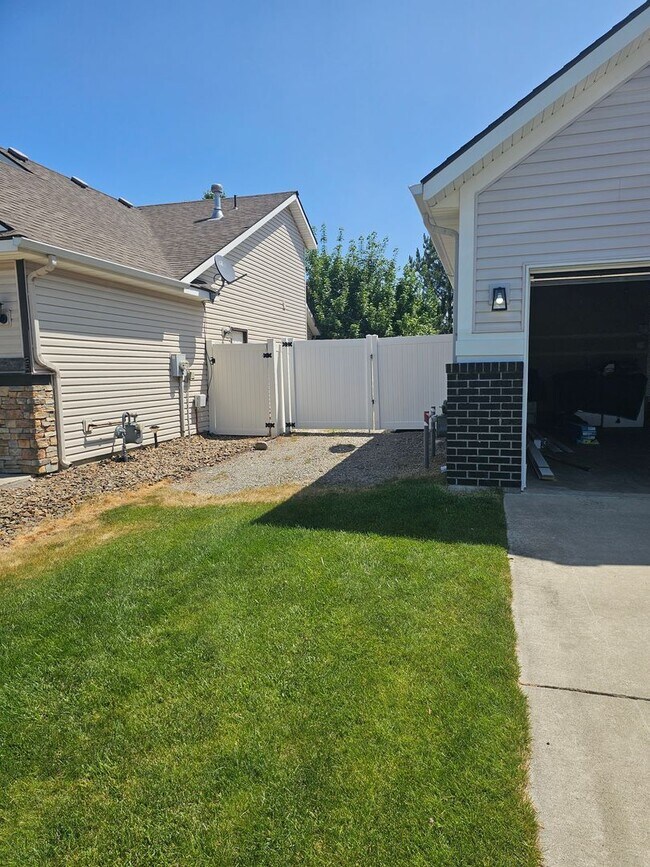 Building Photo - Beautiful home in Fieldstone