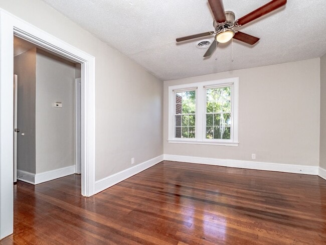 Building Photo - NEWLY RENOVATED 2 BEDROOM 1 BATH APARTMENT IN PRIME DOWNTOWN LOCATION!