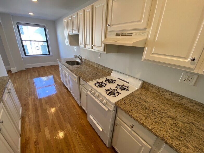 Building Photo - 119 Highland Ave