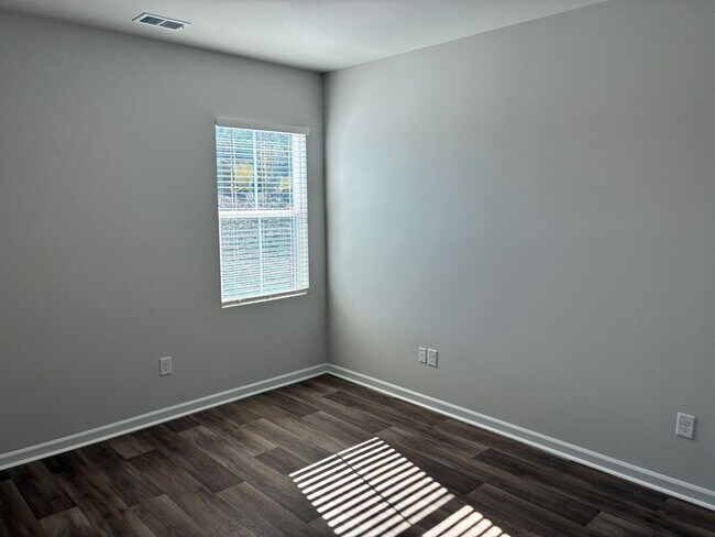 Building Photo - W2045