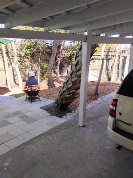 Building Photo - 902 Oak Ave