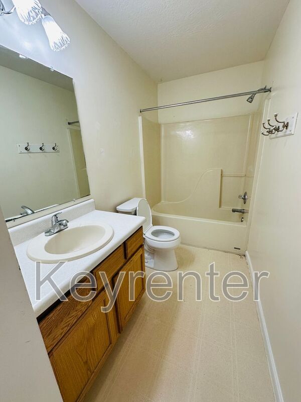 Building Photo - 10809 Topview Ln