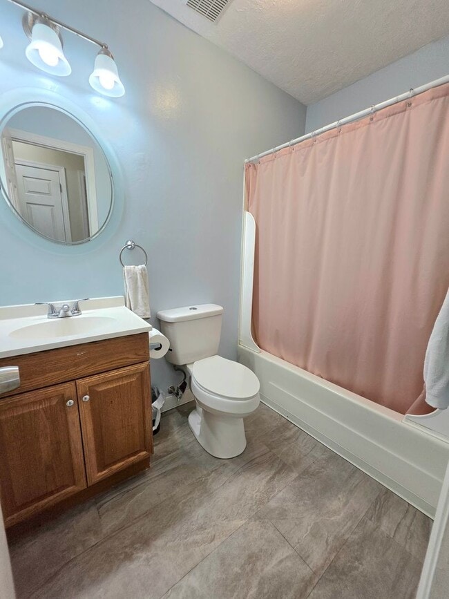 Building Photo - Move In Ready 3 Bedroom Ranch!
