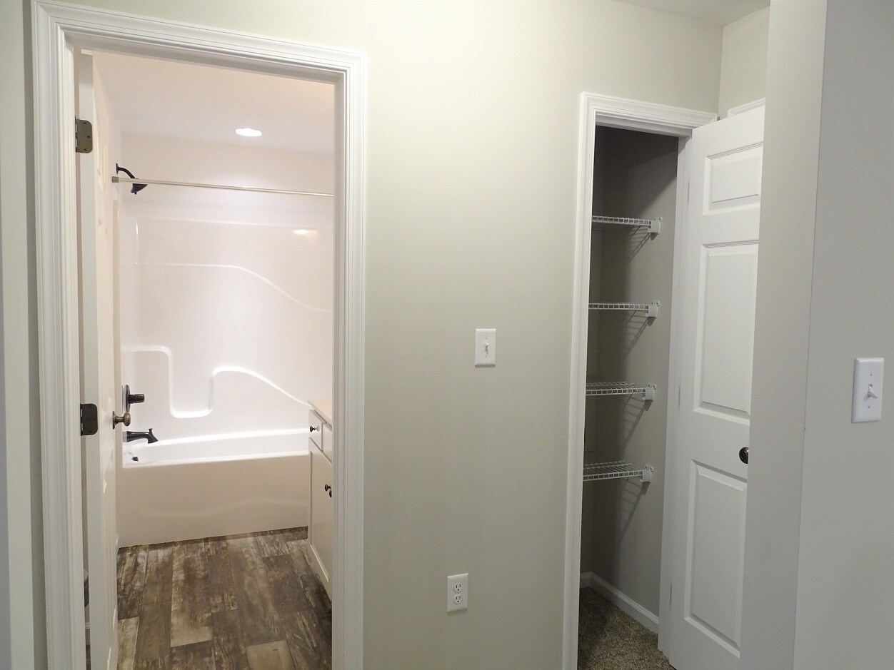 Building Photo - 207 Abbey Ln