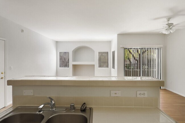 Building Photo - Great 2 Bed, 2 Bath First Story Condo In Northwest Vegas