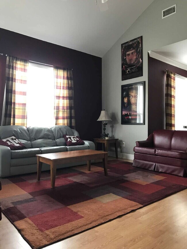 Building Photo - Spacious Condo in Fox Run Condos!