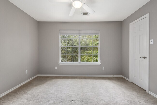 Building Photo - 19 Musk Rose Ct