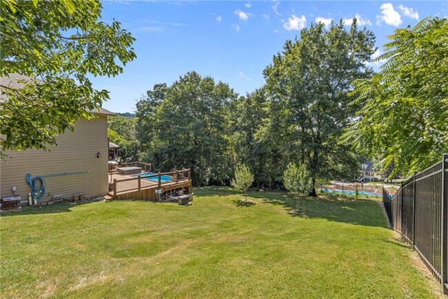 Building Photo - 621 Rockcliff Rd