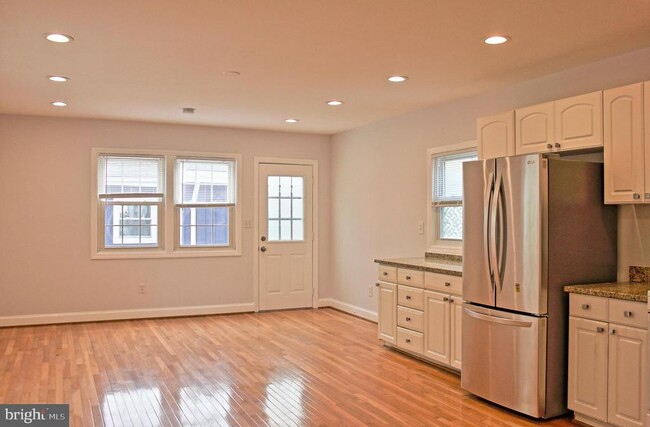 Building Photo - 1013 Crawford Dr