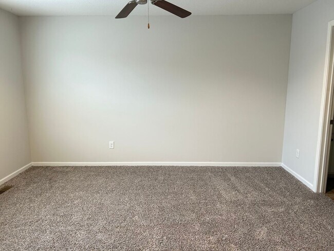 Building Photo - 3 Bed Townhome in Grain Valley