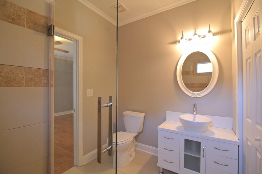 Master en suite - 1163 Oakland Dr SW
