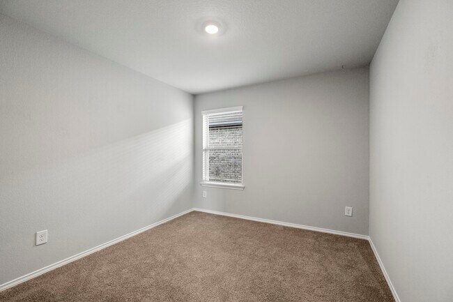 Building Photo - 2354 Otter Falls Dr