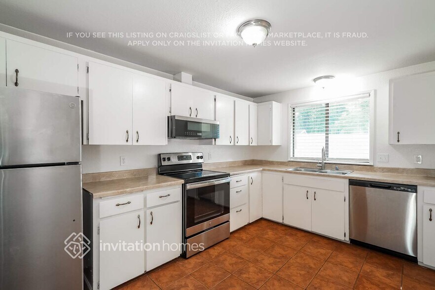 Building Photo - 2134 Hemlock St SE