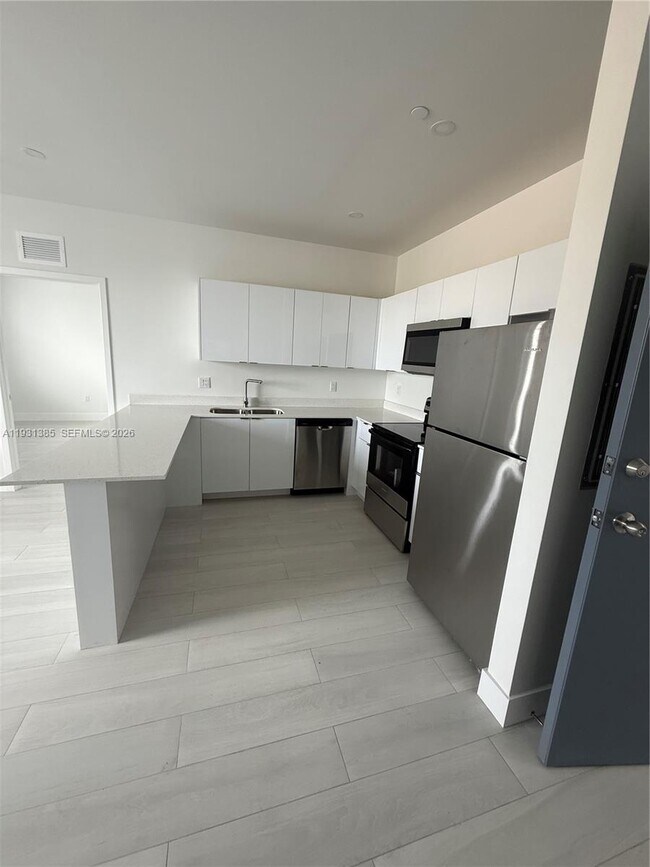 Building Photo - 1091 E 17th St