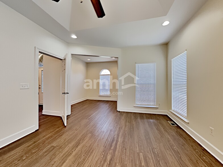 Building Photo - 305 Fernwood Ln