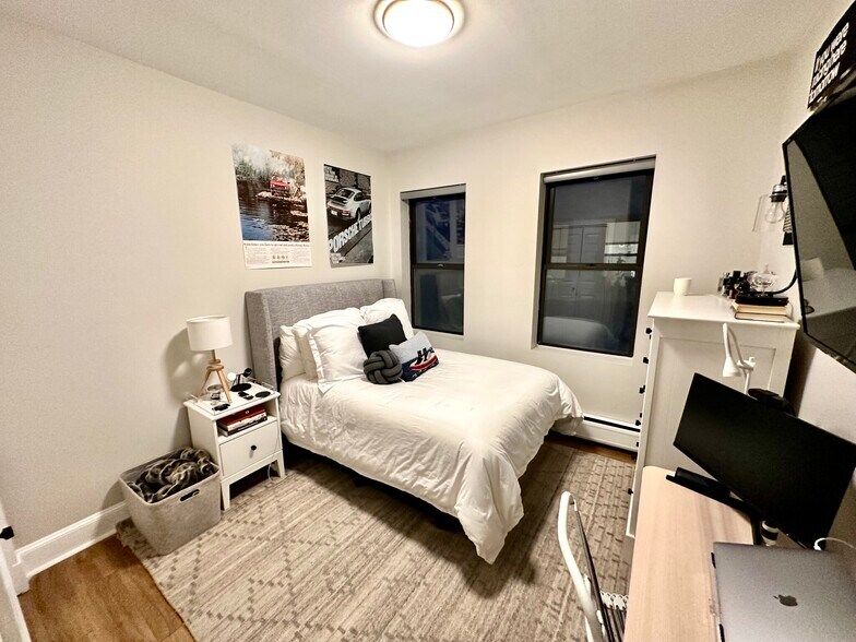 Building Photo - 845 Beacon St