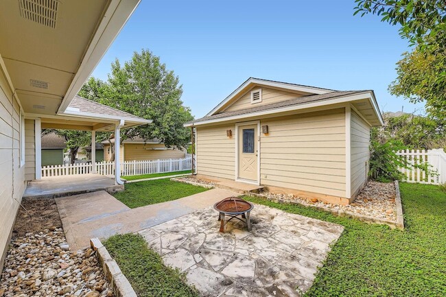 Building Photo - 4418 Mather