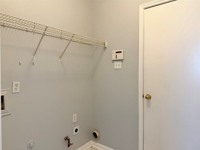 Building Photo - 909 Christopher Ln