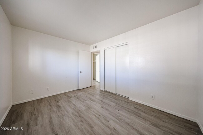 Building Photo - 2226 W Heatherbrae Dr